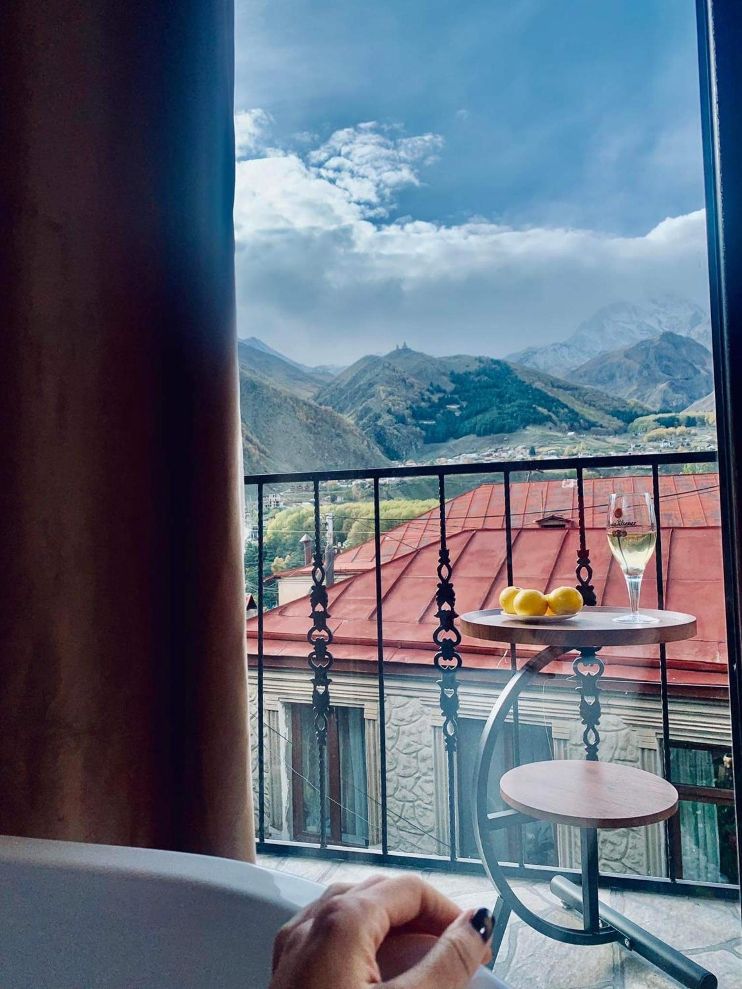 Sunny Guesthouse Kazbegi Exterior photo
