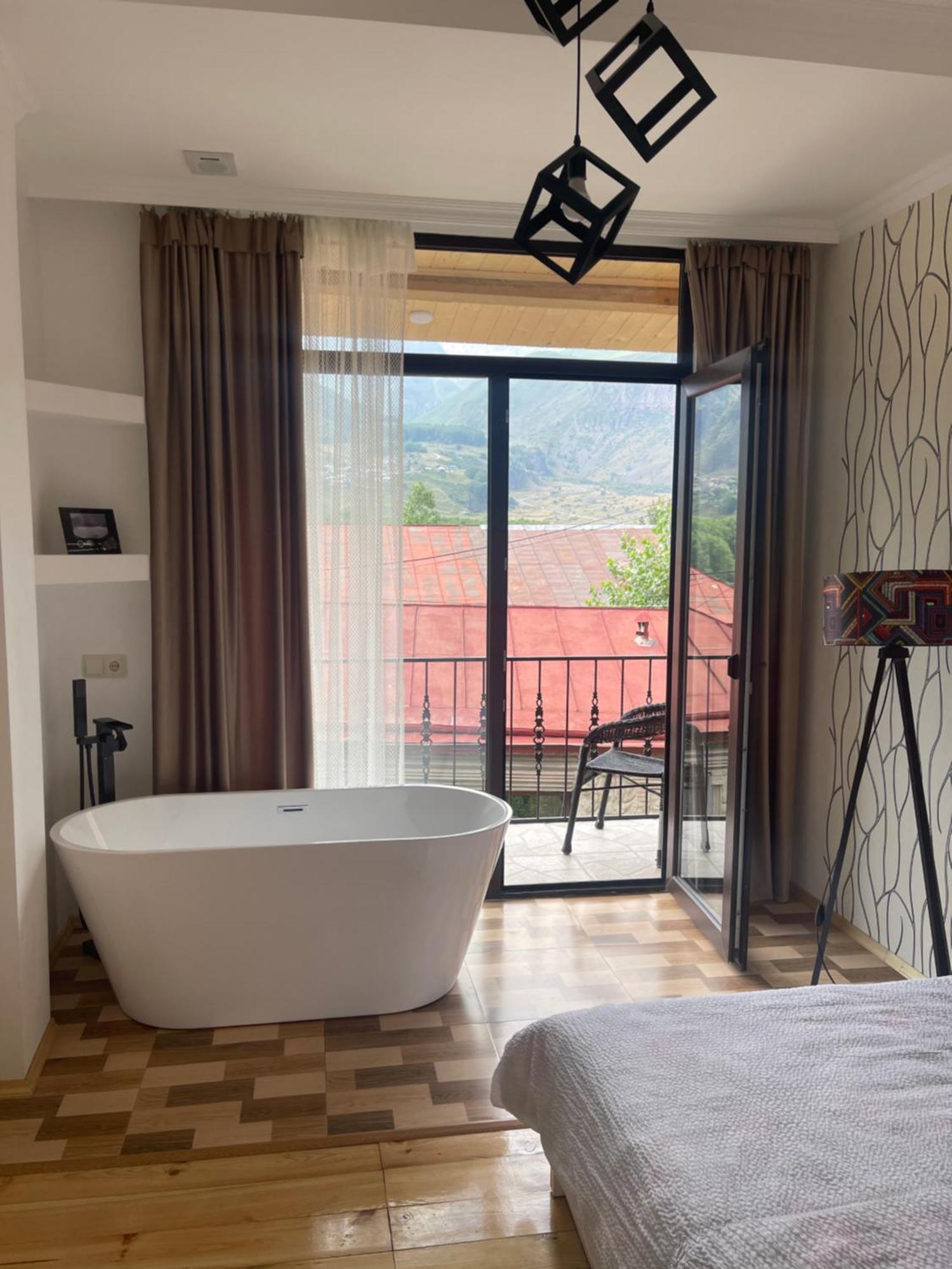 Sunny Guesthouse Kazbegi Exterior photo