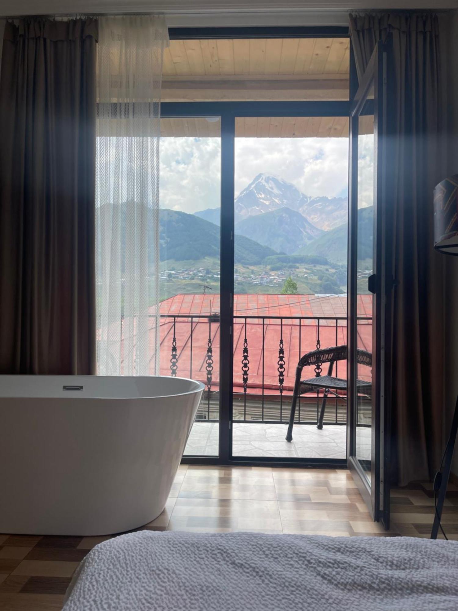 Sunny Guesthouse Kazbegi Exterior photo