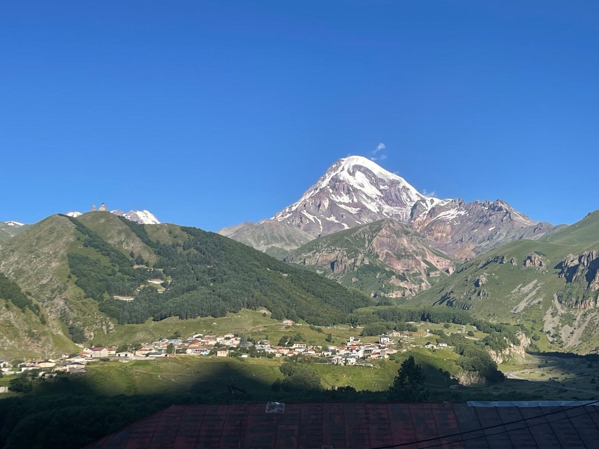 Sunny Guesthouse Kazbegi Exterior photo