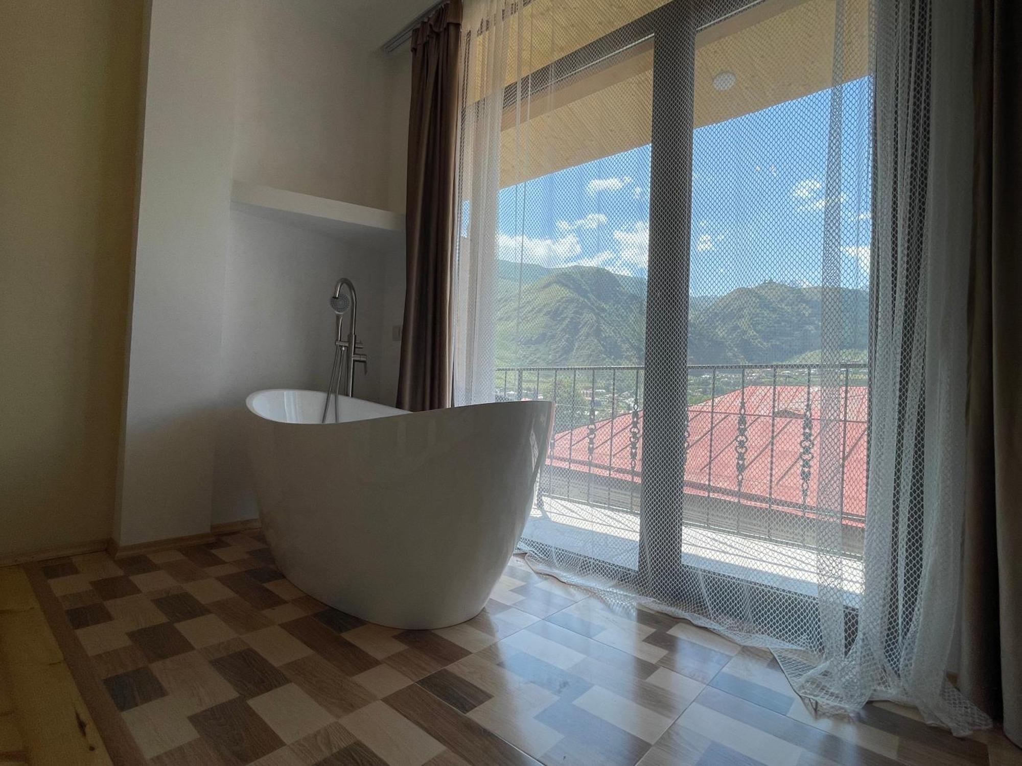 Sunny Guesthouse Kazbegi Exterior photo