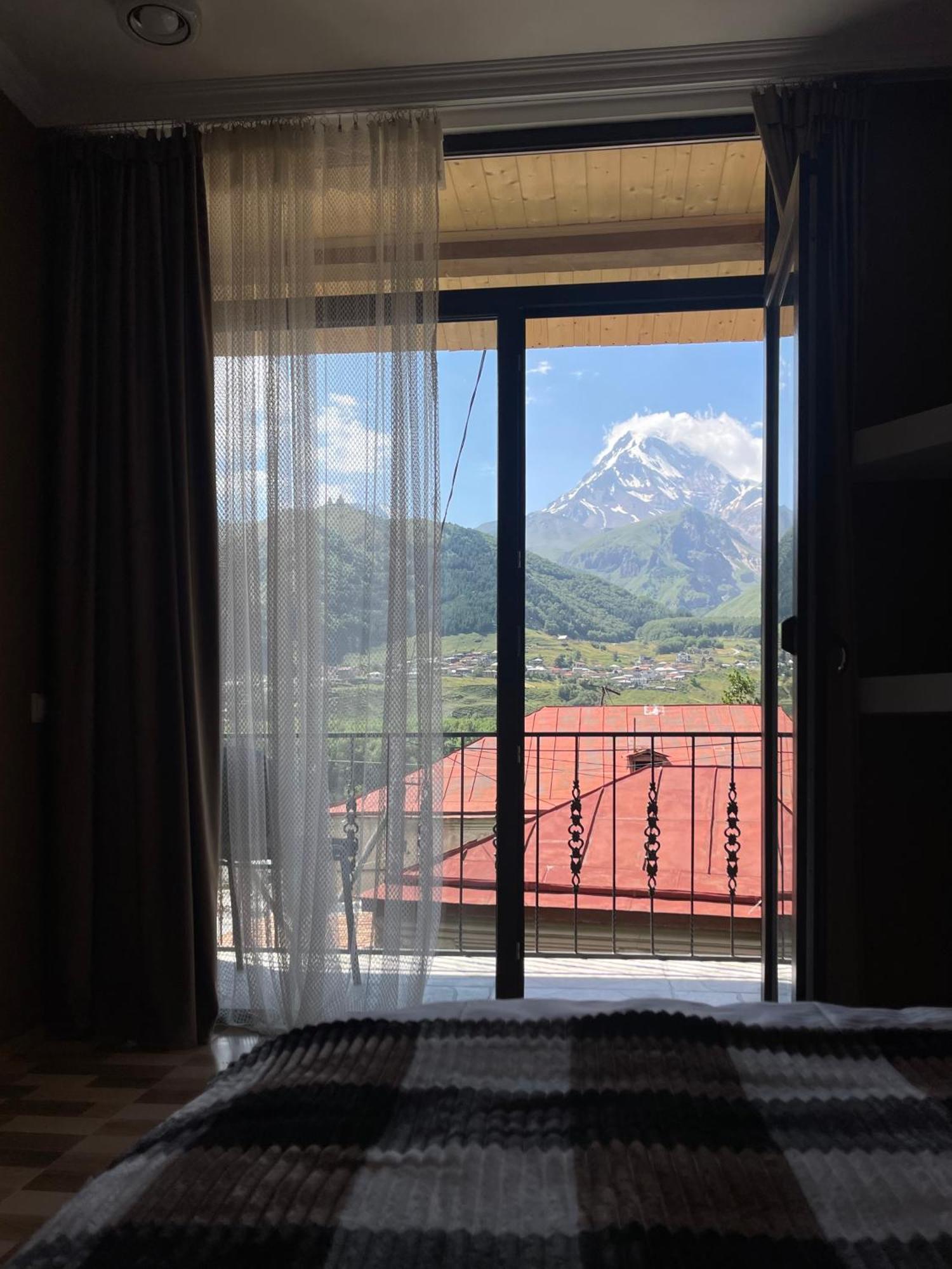 Sunny Guesthouse Kazbegi Exterior photo