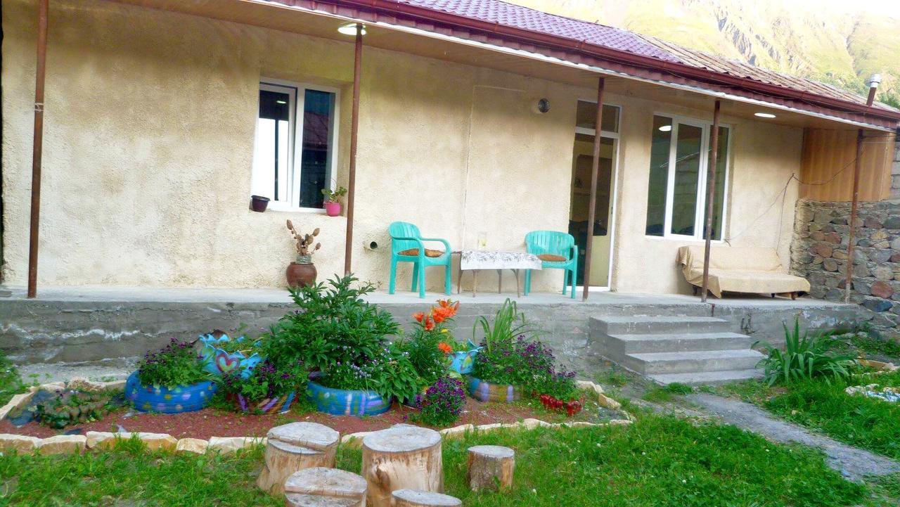 Sunny Guesthouse Kazbegi Exterior photo
