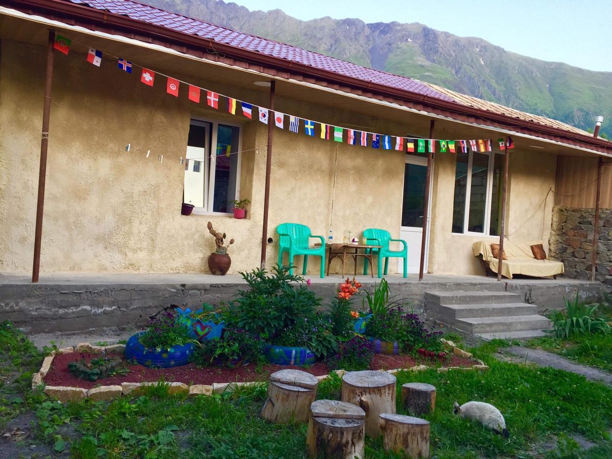 Sunny Guesthouse Kazbegi Exterior photo